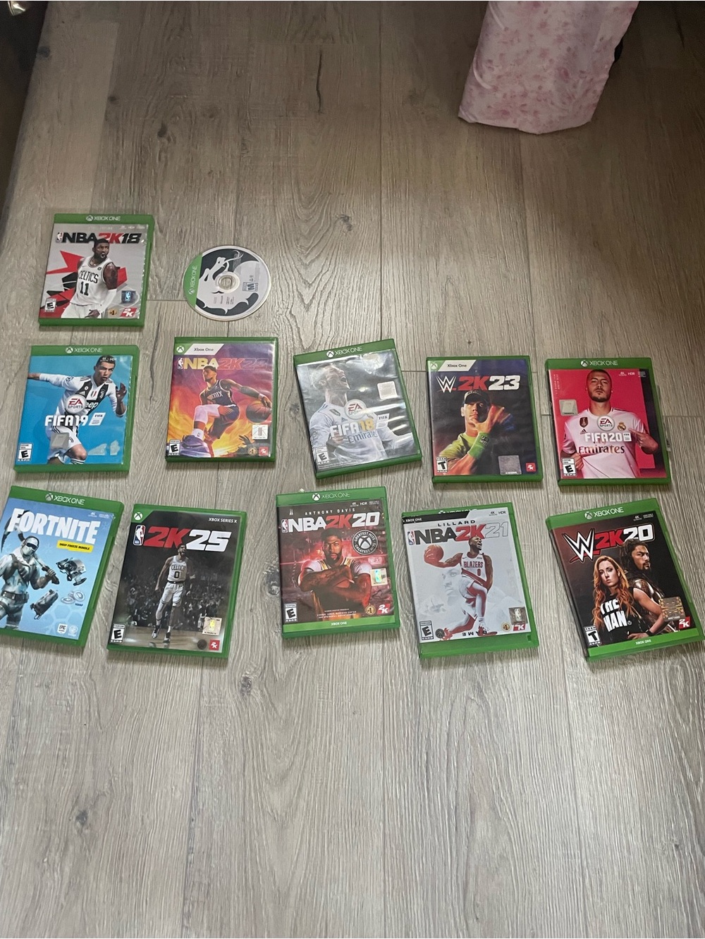 Xbox One/Xbox Series X Sports & Wrestling Game Bundle - Green Cases